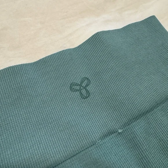 TNA Ribbed High-Waisted Biker Shorts - Picture 3 of 6